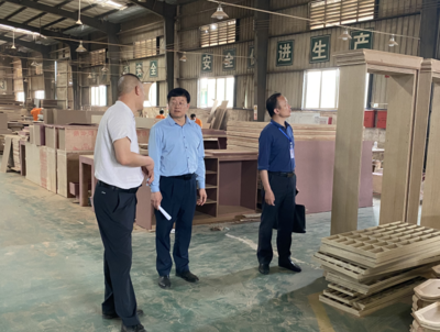 清遠(yuǎn)高新區(qū)“五一”節(jié)前安全生產(chǎn)（消防安全）大行動 聚焦建筑裝飾材料生產(chǎn)領(lǐng)域，筑牢安全防線